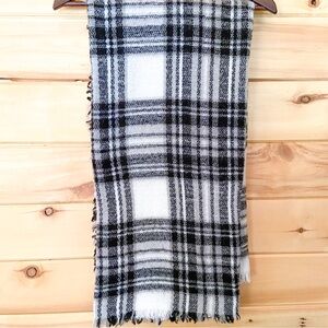 Blanket Scarf. Black and White Buffalo Plaid Soft Blanket Scarf Wrap for Winter